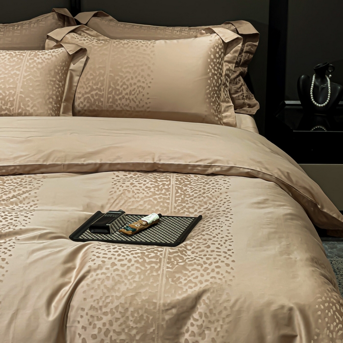 91家纺网 家纺一手货源 找家纺 金昱纺 2025新款50双股100支长绒棉贡缎提花高定四件套 欧瑞格-奶茶色