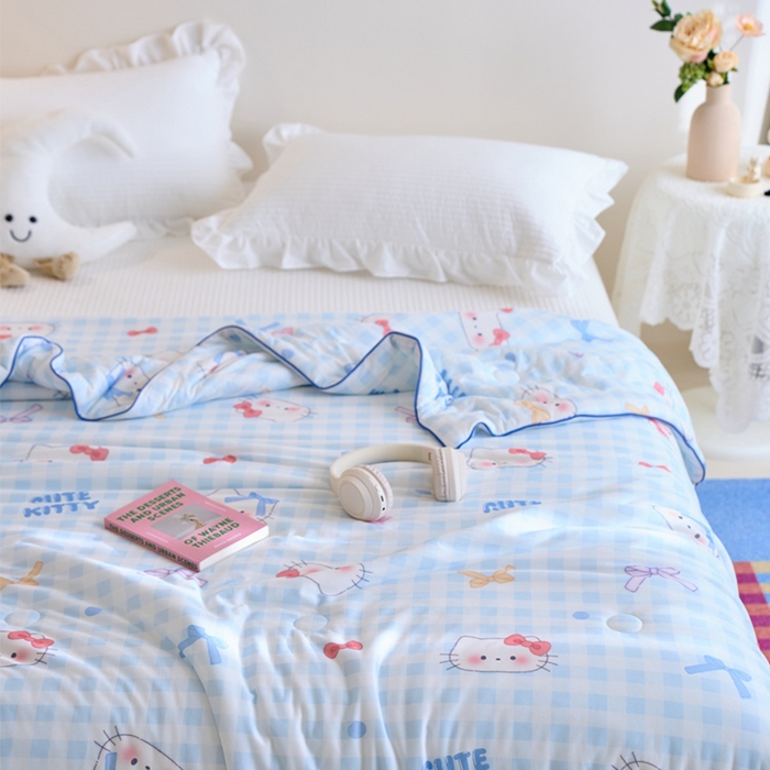 91家纺网 家纺一手货源 找家纺 维洋家纺 2025升级21%大豆新款A类牛奶丝针织夏被（四周踩棉）软糯凉感夏被空调被 蓝色小猫