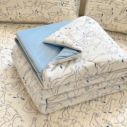 91家纺网 家纺一手货源 找家纺 维洋家纺 2025（专版花型）A类凉感丝夏被 凉感夏凉被双面加倍透气（四周踩棉） 你好鸭