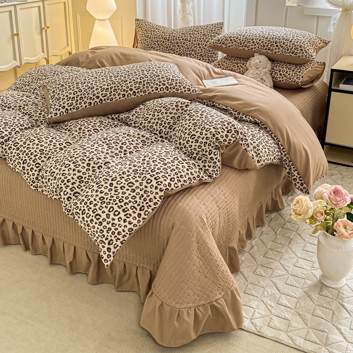 91家纺网 家纺一手货源 找家纺 仟网汇 2025新款针织双层纱床盖四件套 豹纹风尚