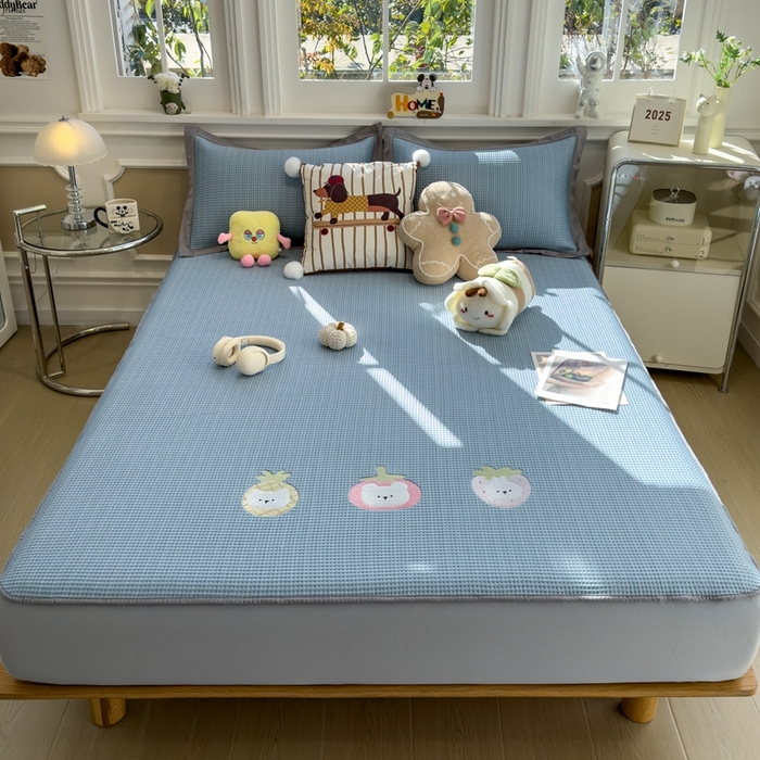 91家纺网 家纺一手货源 找家纺 卡初家居（原微来） 2026 夏季乙纶冰豆豆华夫格席  绣花 奶冻喵-湖蓝