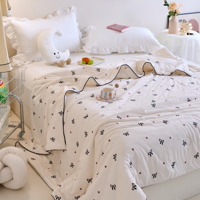 91家纺网 家纺一手货源 找家纺 维洋家纺 2025升级21%大豆新款A类牛奶丝针织夏被（四周踩棉）软糯凉感夏被空调被 幸运结