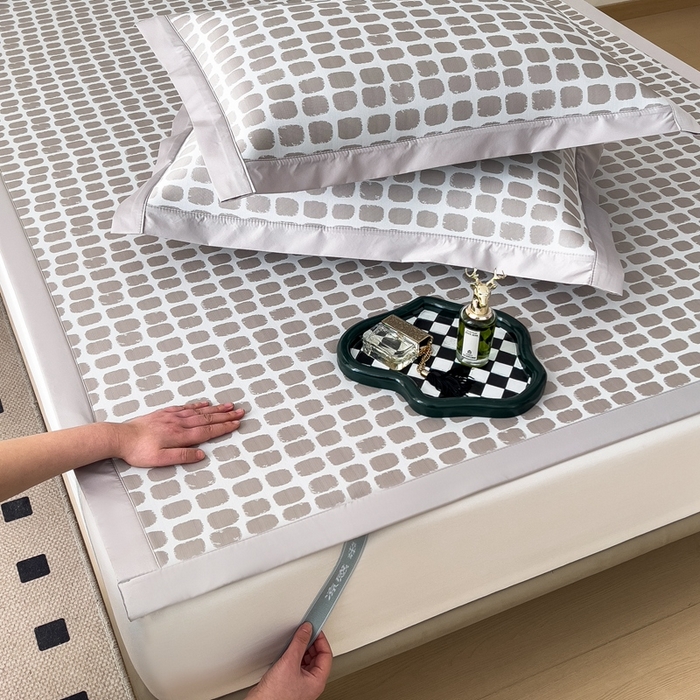 91家纺网 家纺一手货源 找家纺 卡初家居（原微来） 2025夏季轻柔丝系列冰丝席——绮梦系列 咖啡棕