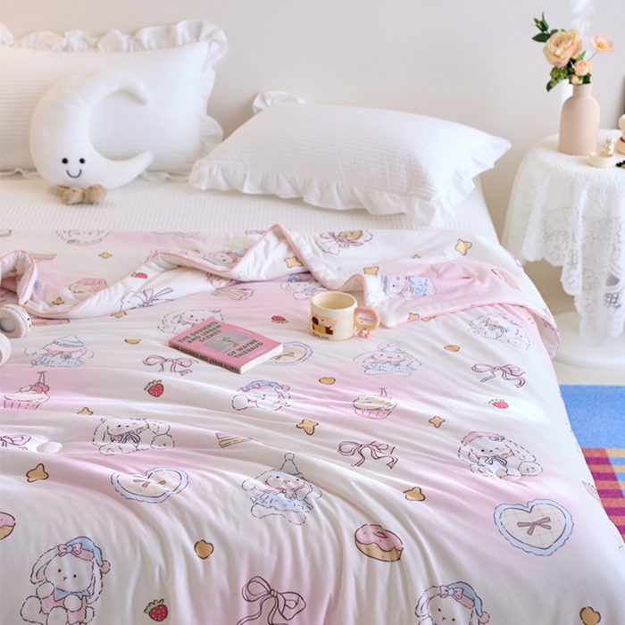 91家纺网 家纺一手货源 找家纺 维洋家纺 2025升级21%大豆新款A类牛奶丝针织夏被（四周踩棉）软糯凉感夏被空调被 甜兔兔