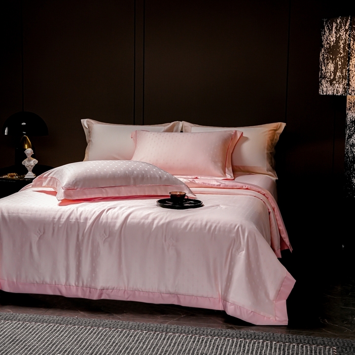 91家纺网 家纺一手货源 找家纺 2025新款格利亚天丝提花夏被四件套 格子-粉