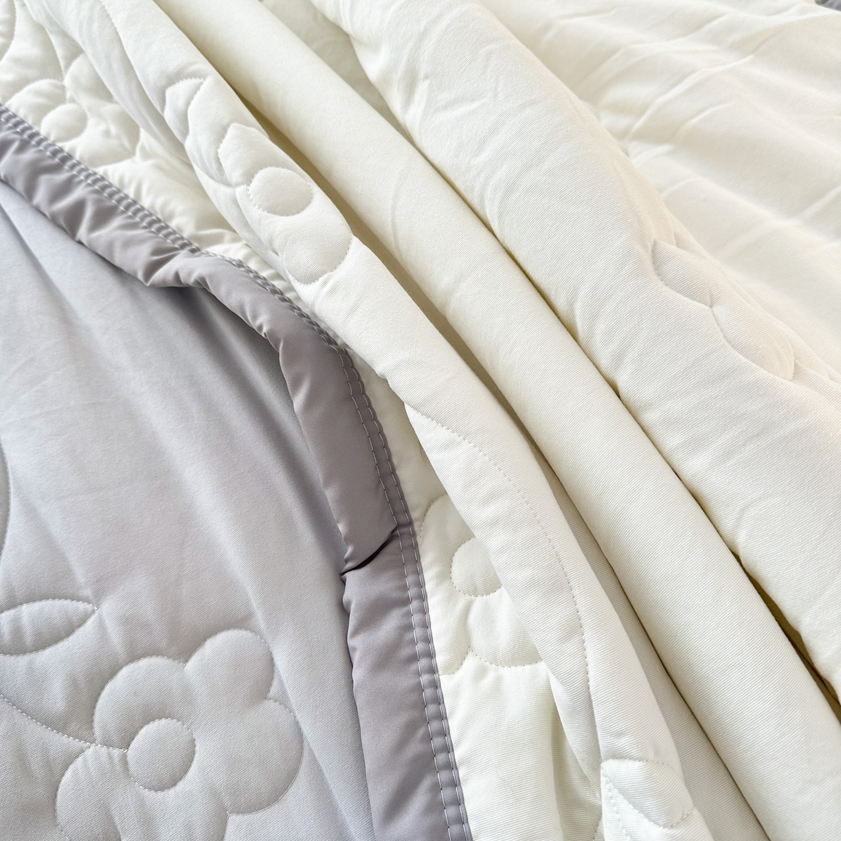 91家纺网 家纺一手货源 找家纺 芙绣家纺 2025新款针织棉绗缝夏被-莫奈花园 莫奈花园-奶白