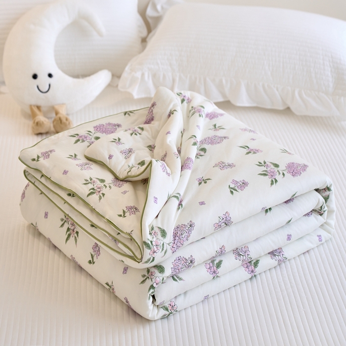 91家纺网 家纺一手货源 找家纺 维洋家纺 2025升级21%大豆新款A类牛奶丝针织夏被（四周踩棉）软糯凉感夏被空调被 紫苏