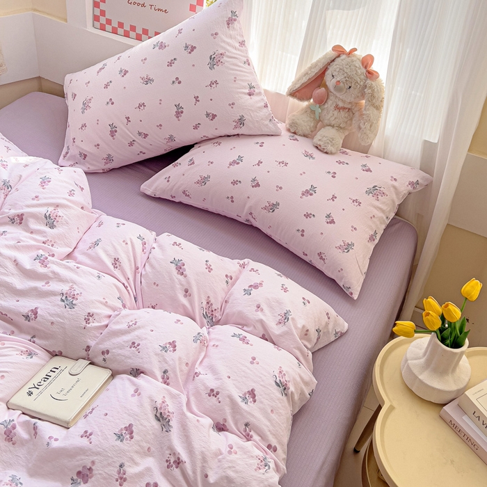 91家纺网 家纺一手货源 找家纺 暖芯优选 2025新款加厚云感棉双层纱四件套小碎花被套床单床笠款学生三件套新款直播热款 葡萄七分甜