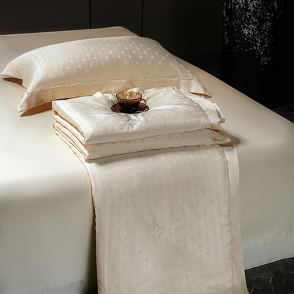 91家纺网 家纺一手货源 找家纺 2025新款格利亚天丝提花夏被四件套 格子-黄