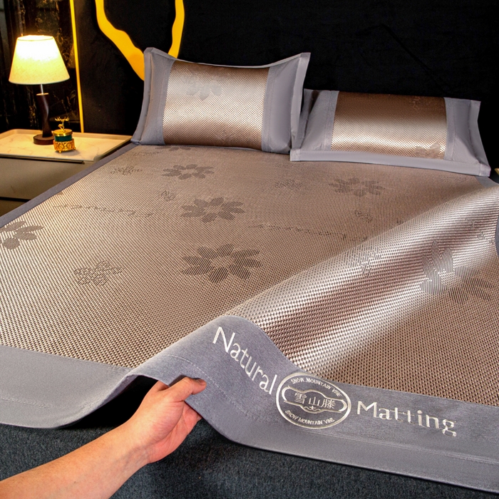 91家纺网 家纺一手货源 找家纺 卡罗兰 2025新款凉席冰丝席提花冰藤席雪山藤向阳花系列 向阳花-咖色