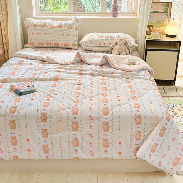 91家纺网 家纺一手货源 找家纺 维洋家纺 2025（专版花型）A类凉感丝夏被 凉感夏凉被双面加倍透气（四周踩棉） 可爱熊