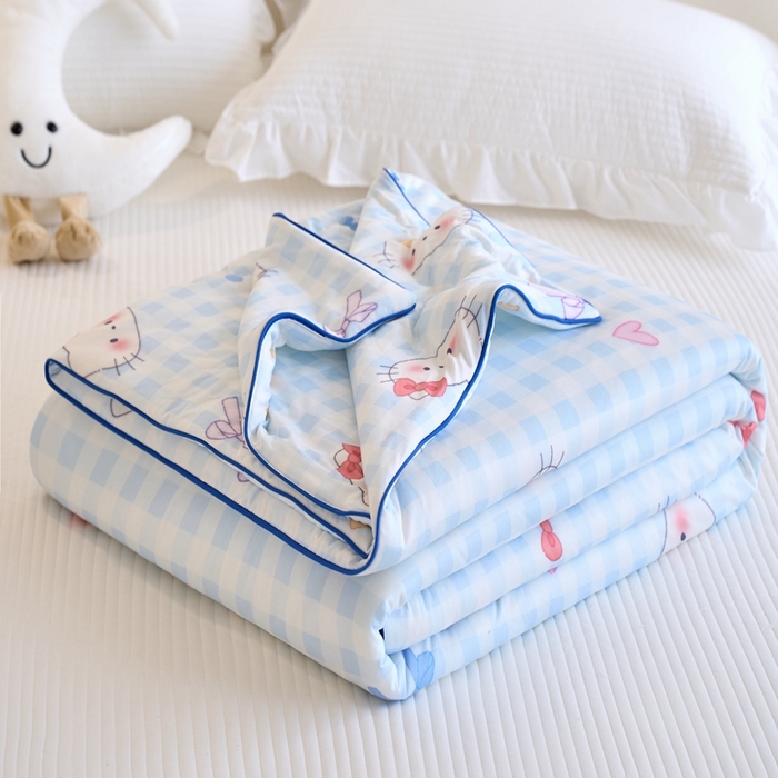 91家纺网 家纺一手货源 找家纺 维洋家纺 2025升级21%大豆新款A类牛奶丝针织夏被（四周踩棉）软糯凉感夏被空调被 蓝色小猫