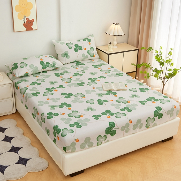 91家纺网 家纺一手货源 找家纺 棉乐町家居 2025新款锦柔老粗布印花床笠 绿意草莓