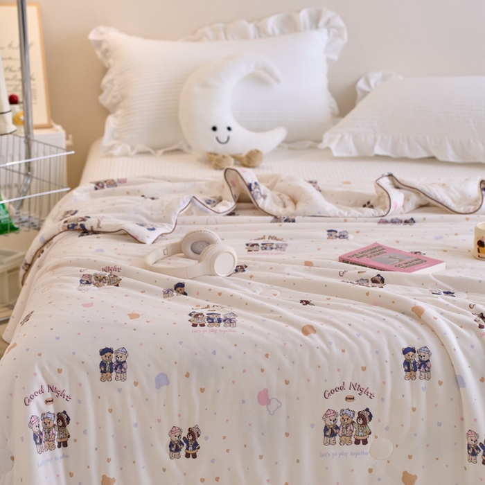 91家纺网 家纺一手货源 找家纺 维洋家纺 2025升级21%大豆新款A类牛奶丝针织夏被（四周踩棉）软糯凉感夏被空调被 维尼熊