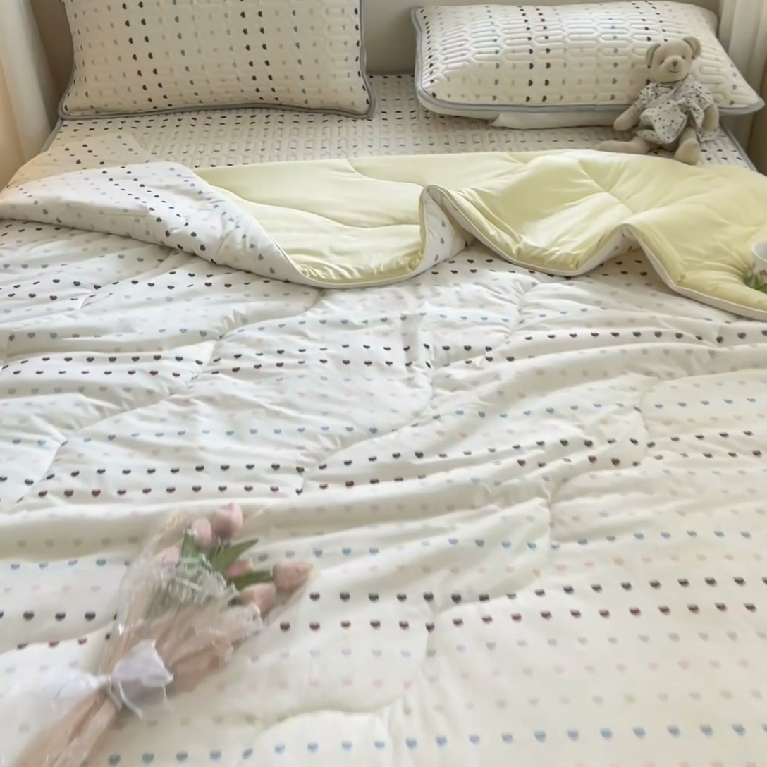 91家纺网 家纺一手货源 找家纺 维洋家纺 2025（专版花型）A类凉感丝夏被 凉感夏凉被双面加倍透气（四周踩棉） 爱心