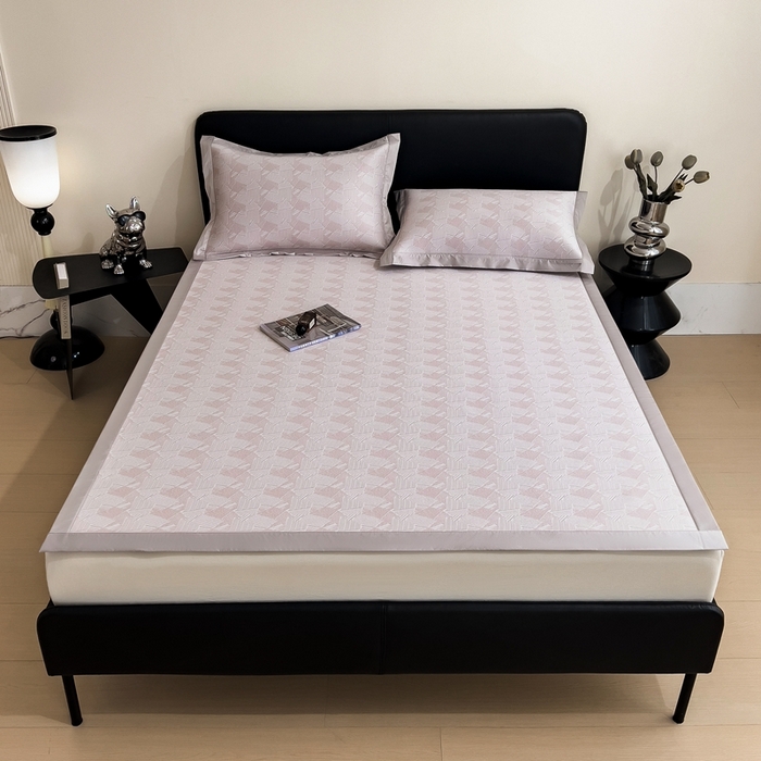 91家纺网 家纺一手货源 找家纺 卡初家居（原微来） 2025夏季凉感提花席 绯影幽线-素雅粉