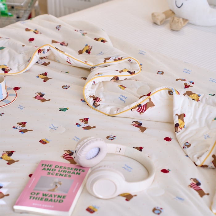 91家纺网 家纺一手货源 找家纺 维洋家纺 2025升级21%大豆新款A类牛奶丝针织夏被（四周踩棉）软糯凉感夏被空调被 腊肠狗