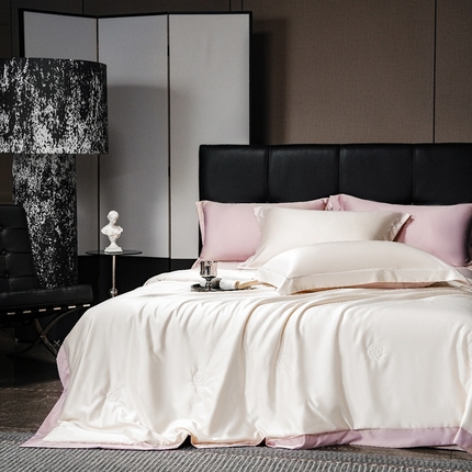 91家纺网 家纺一手货源 找家纺 丽卡家纺 2025新款凉爽鸭天丝夏被四件套 奶油白+卡其