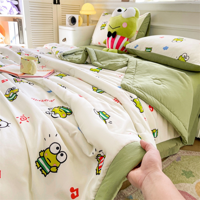 91家纺网 家纺一手货源 找家纺 晓时候 2025新款正版授权三丽鸥水洗棉夏被新疆棉花被夏凉被空调薄被子 呆萌小蛙