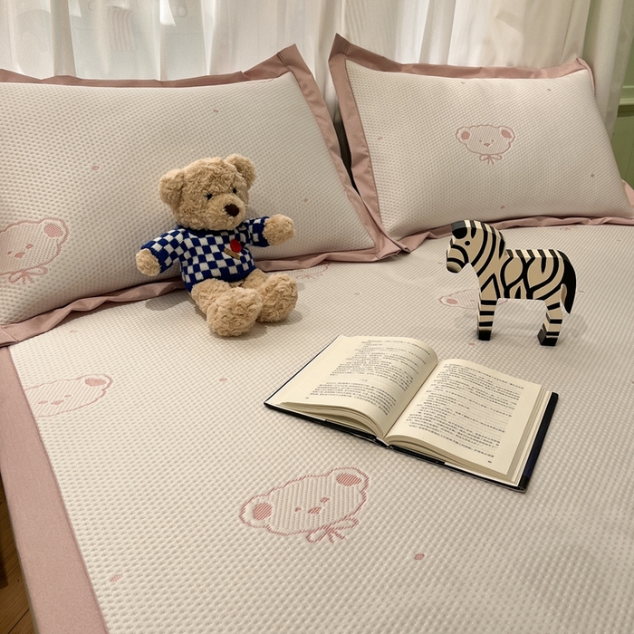 91家纺网 家纺一手货源 找家纺 卡初家居（原微来） 2025夏季凉感提花席 小熊物语