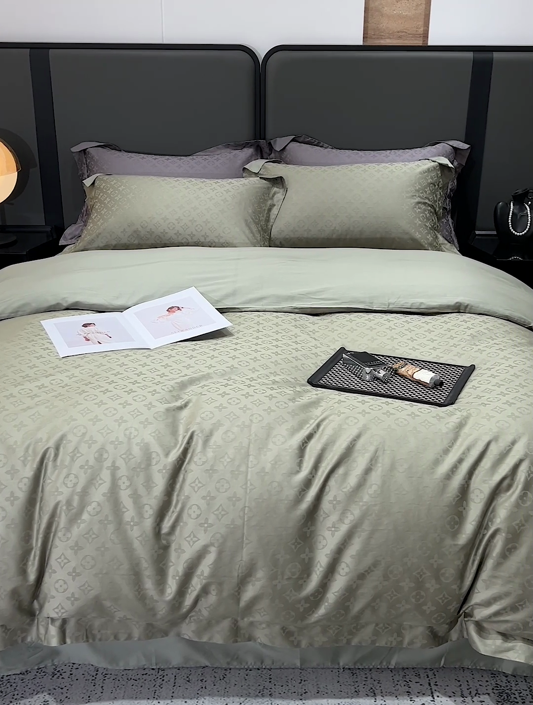 91家纺网 家纺一手货源 找家纺 金昱纺 2025新款50双股100支长绒棉贡缎提花高定四件套 LV-千草绿