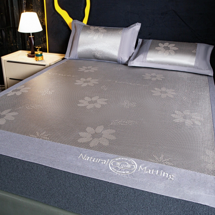 91家纺网 家纺一手货源 找家纺 卡罗兰 2025新款凉席冰丝席提花冰藤席雪山藤向阳花系列 向阳花-灰色