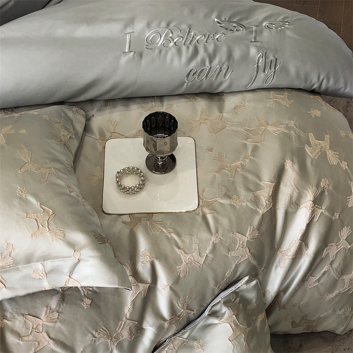 91家纺网 家纺一手货源 找家纺 换种生活 2025新款浮雕天丝夏被四件套 马上有钱花-奶咖