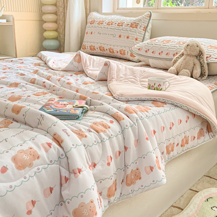 91家纺网 家纺一手货源 找家纺 维洋家纺 2025（专版花型）A类凉感丝夏被 凉感夏凉被双面加倍透气（四周踩棉） 可爱熊