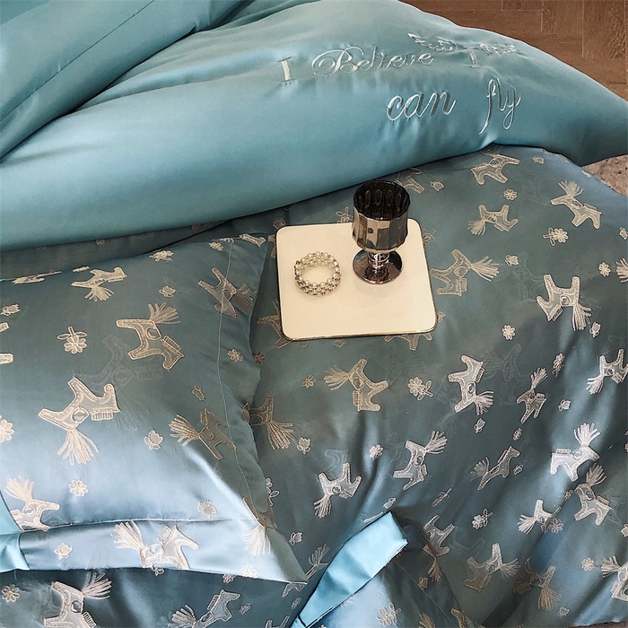 91家纺网 家纺一手货源 找家纺 换种生活 2025新款浮雕天丝夏被四件套 马上有钱花-兰