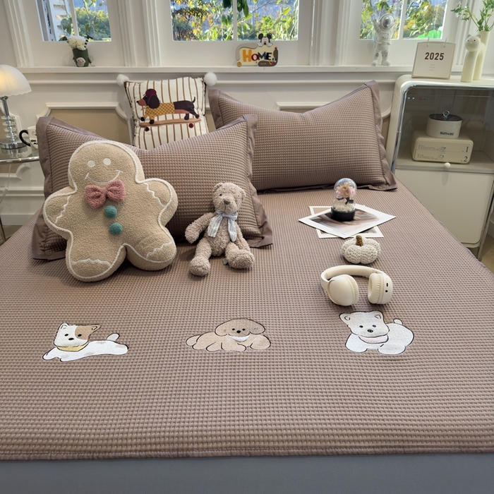 91家纺网 家纺一手货源 找家纺 卡初家居（原微来） 2026 夏季乙纶冰豆豆华夫格席  绣花 躺躺岛-咖啡棕