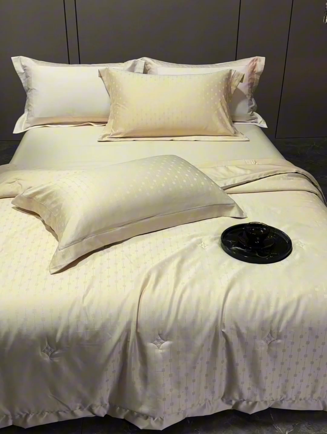 91家纺网 家纺一手货源 找家纺 2025新款格利亚天丝提花夏被四件套 格子-黄