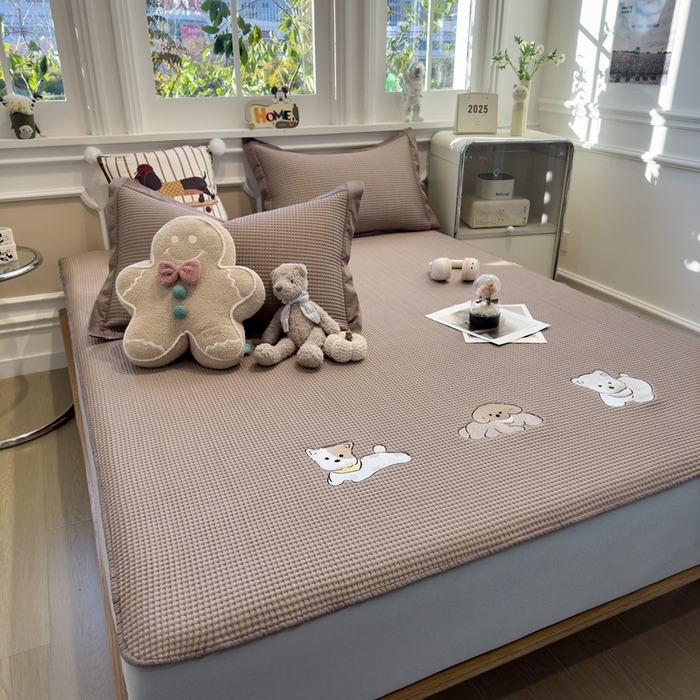 91家纺网 家纺一手货源 找家纺 卡初家居（原微来） 2026 夏季乙纶冰豆豆华夫格席  绣花 躺躺岛-咖啡棕