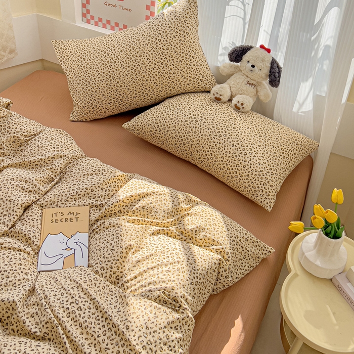 91家纺网 家纺一手货源 找家纺 暖芯优选 2025新款加厚云感棉双层纱四件套小碎花被套床单床笠款学生三件套新款直播热款 小豹纹