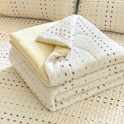 91家纺网 家纺一手货源 找家纺 维洋家纺 2025（专版花型）A类凉感丝夏被 凉感夏凉被双面加倍透气（四周踩棉） 爱心