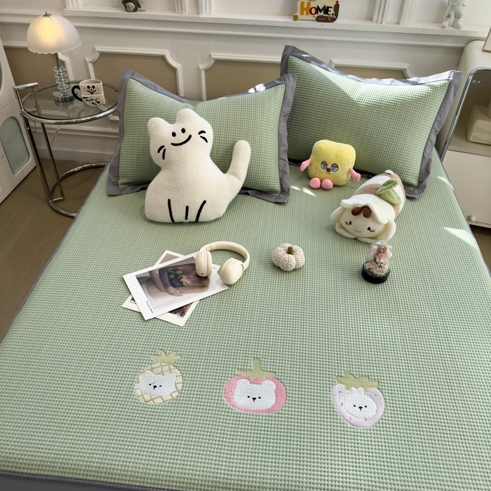 91家纺网 家纺一手货源 找家纺 卡初家居（原微来） 2026 夏季乙纶冰豆豆华夫格席  绣花 奶冻喵-果绿