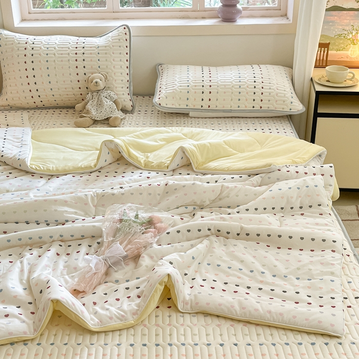 91家纺网 家纺一手货源 找家纺 维洋家纺 2025（专版花型）A类凉感丝夏被 凉感夏凉被双面加倍透气（四周踩棉） 爱心