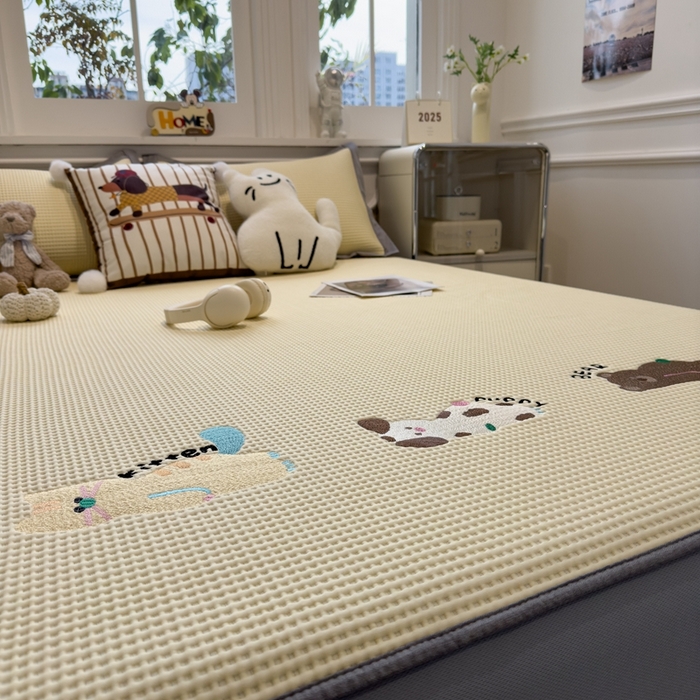 91家纺网 家纺一手货源 找家纺 （总）卡初家居（原微来） 2025 夏季乙纶冰豆豆华夫格席  绣花