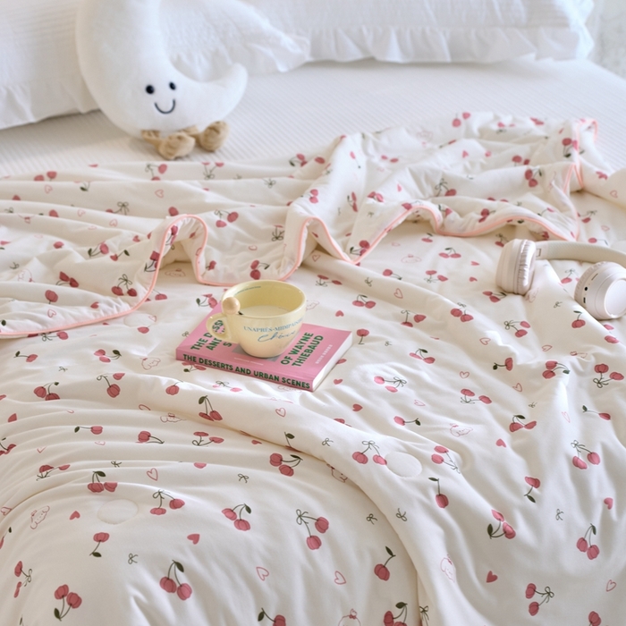 91家纺网 家纺一手货源 找家纺 维洋家纺 2025升级21%大豆新款A类牛奶丝针织夏被（四周踩棉）软糯凉感夏被空调被 樱桃小兔