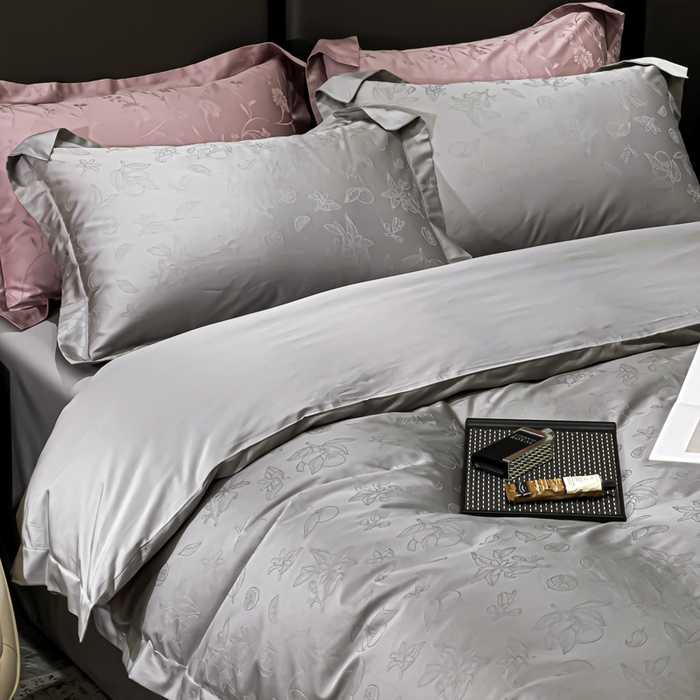 91家纺网 家纺一手货源 找家纺 金昱纺 2025新款50双股100支长绒棉贡缎提花高定四件套 浅夏时光-黎明灰