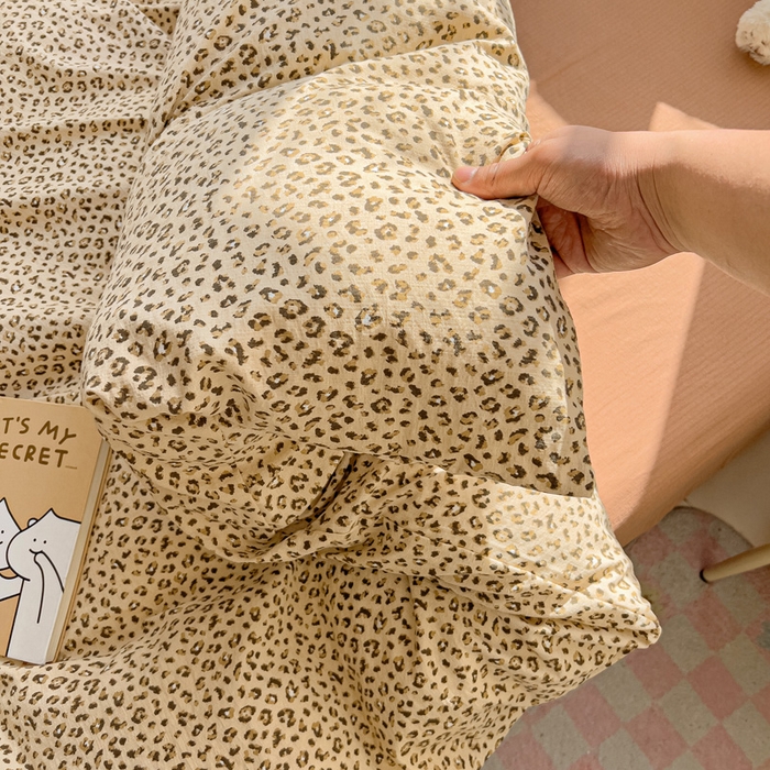 91家纺网 家纺一手货源 找家纺 暖芯优选 2025新款加厚云感棉双层纱四件套小碎花被套床单床笠款学生三件套新款直播热款 小豹纹