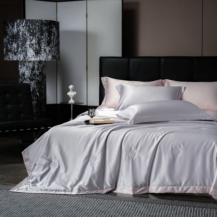 91家纺网 家纺一手货源 找家纺 （总）丽卡家纺 2025新款凉爽鸭天丝夏被四件套