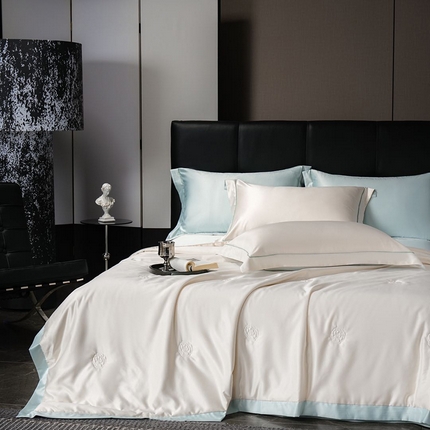 91家纺网 家纺一手货源 找家纺 丽卡家纺 2025新款凉爽鸭天丝夏被四件套 奶油玉+水绿