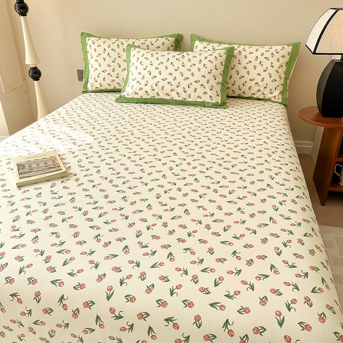 91家纺网 家纺一手货源 找家纺 蓝邻家纺 2025新款100%新疆原棉粗布小清新拼角工艺款系列单床单 花朝