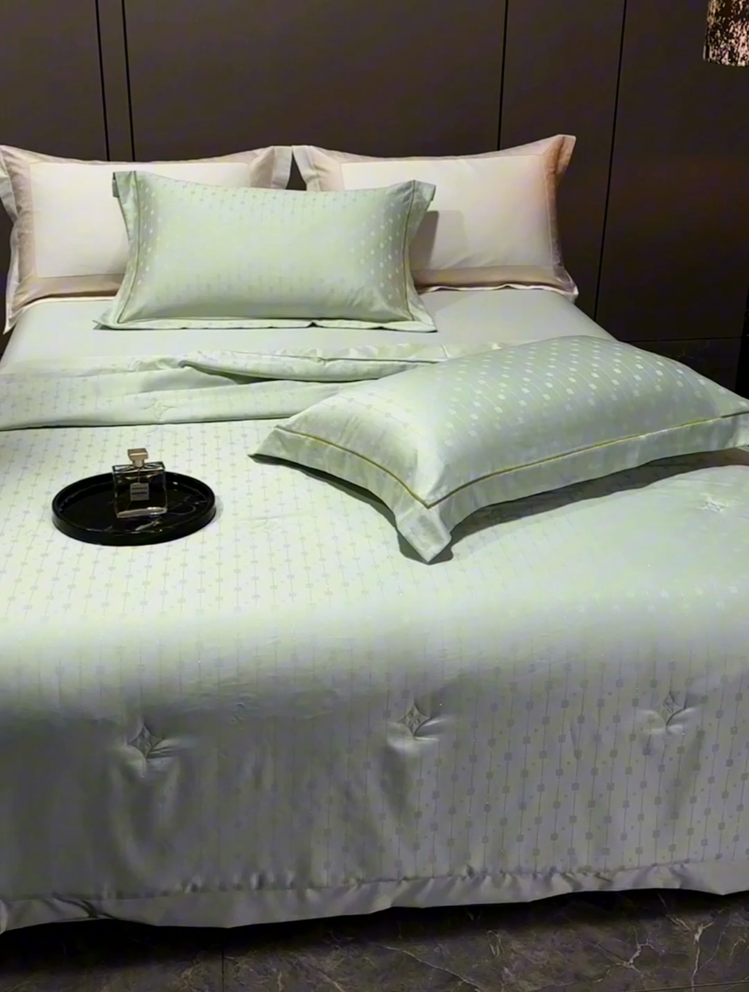 91家纺网 家纺一手货源 找家纺 2025新款格利亚天丝提花夏被四件套 格子-绿