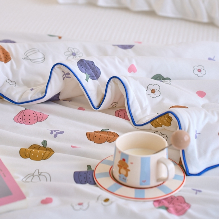 91家纺网 家纺一手货源 找家纺 维洋家纺 2025升级21%大豆新款A类牛奶丝针织夏被（四周踩棉）软糯凉感夏被空调被 多彩南瓜