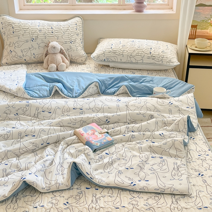 91家纺网 家纺一手货源 找家纺 维洋家纺 2025（专版花型）A类凉感丝夏被 凉感夏凉被双面加倍透气（四周踩棉） 你好鸭