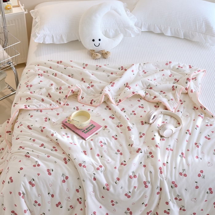 91家纺网 家纺一手货源 找家纺 维洋家纺 2025升级21%大豆新款A类牛奶丝针织夏被（四周踩棉）软糯凉感夏被空调被 樱桃小兔