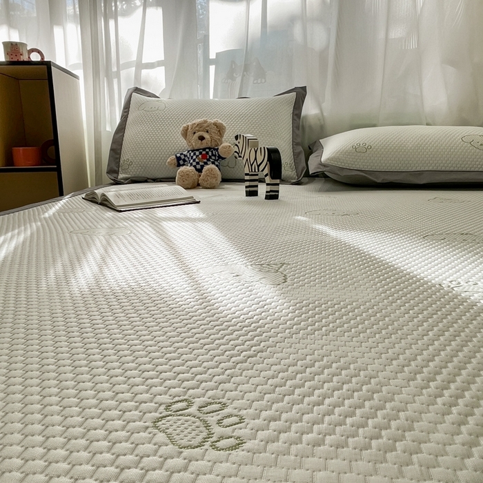 91家纺网 家纺一手货源 找家纺 卡初家居（原微来） 2025夏季凉感提花席 小狗心事