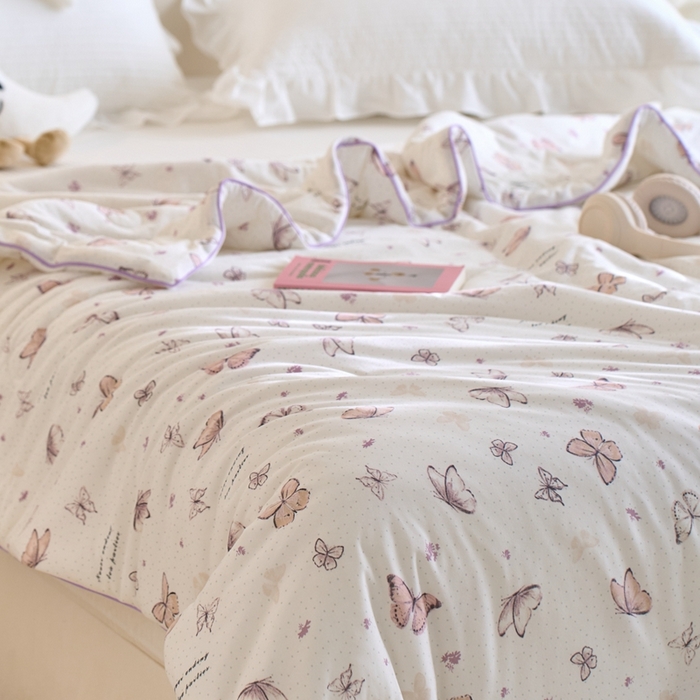 91家纺网 家纺一手货源 找家纺 维洋家纺 2025升级21%大豆新款A类牛奶丝针织夏被（四周踩棉）软糯凉感夏被空调被 喋喋飞舞