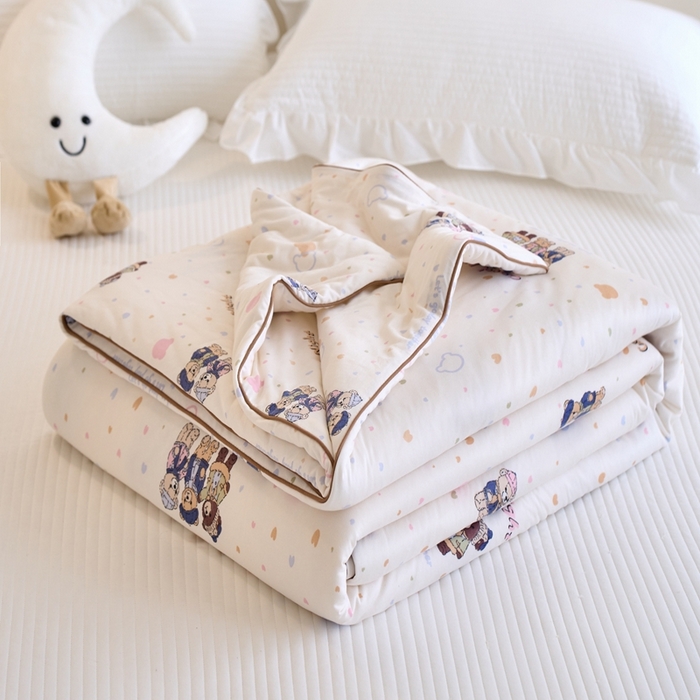 91家纺网 家纺一手货源 找家纺 维洋家纺 2025升级21%大豆新款A类牛奶丝针织夏被（四周踩棉）软糯凉感夏被空调被 维尼熊